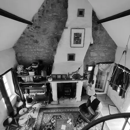 Superbe Moulin Au Bord D'une Riviere, Au Calme, Avec Piano *